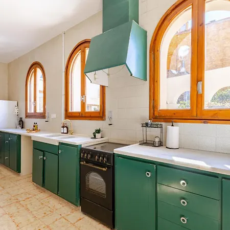El Palauet De Apartment *